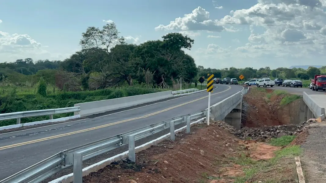 Rafael Fonteles entrega rodovia, ponte, asfalto urbano e escola no Sul do Piauí