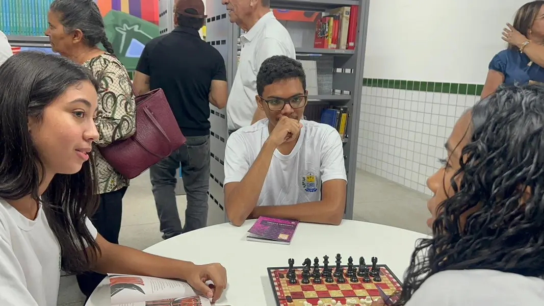 Rafael Fonteles entrega rodovia, ponte, asfalto urbano e escola no Sul do Piauí