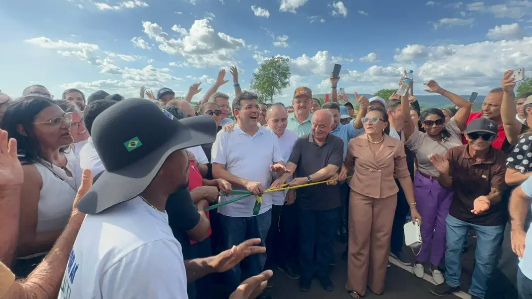 Rafael Fonteles entrega rodovia, ponte, asfalto urbano e escola no Sul do Piauí