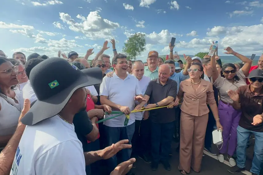 Rafael Fonteles entrega rodovia, ponte, asfalto urbano e escola no Sul do Piauí