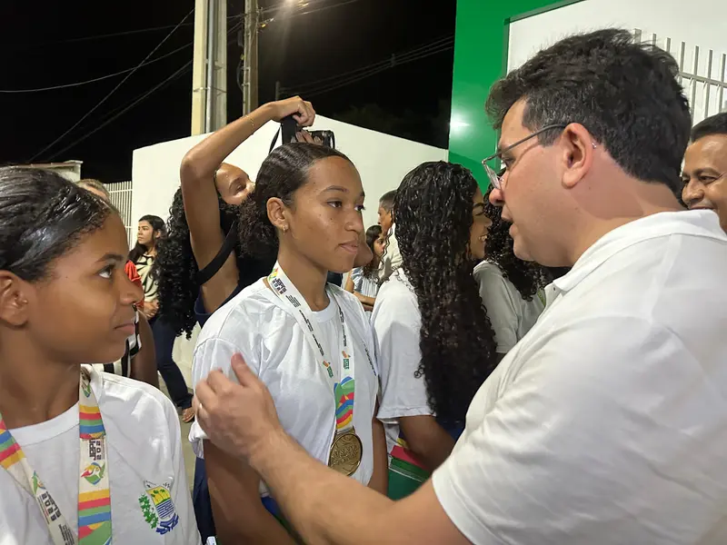 Rafael Fonteles entrega rodovia, ponte, asfalto urbano e escola no Sul do Piauí