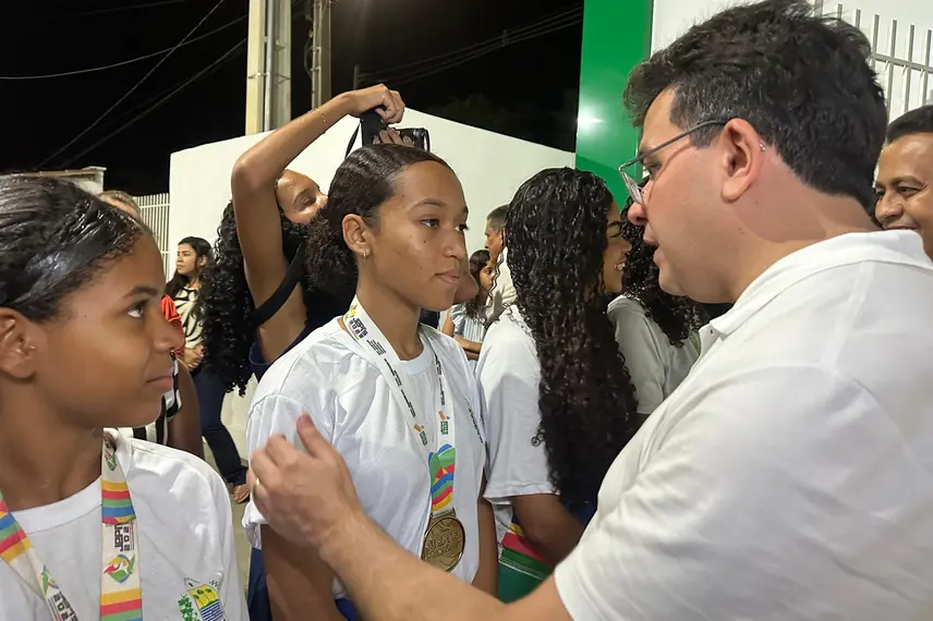 Rafael Fonteles entrega rodovia, ponte, asfalto urbano e escola no Sul do Piauí