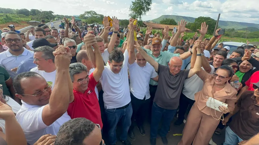 Rafael Fonteles entrega rodovia, ponte, asfalto urbano e escola no Sul do Piauí