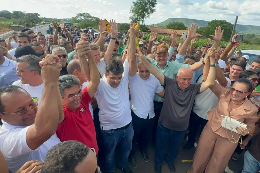 Rafael Fonteles entrega rodovia, ponte, asfalto urbano e escola no Sul do Piauí