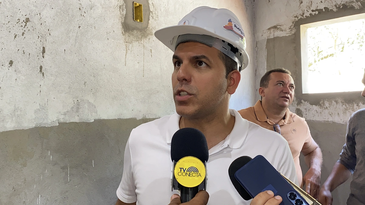 Secretário estadual Rodrigo Torres