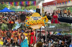 Segundo dia do 'Carnaval no Centro' ganha força e movimenta a economia em Teresina
