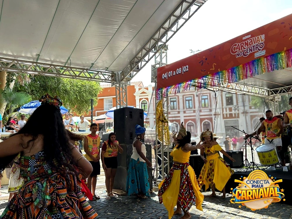 Segundo dia do 'Carnaval no Centro' ganha força e movimenta a economia em Teresina