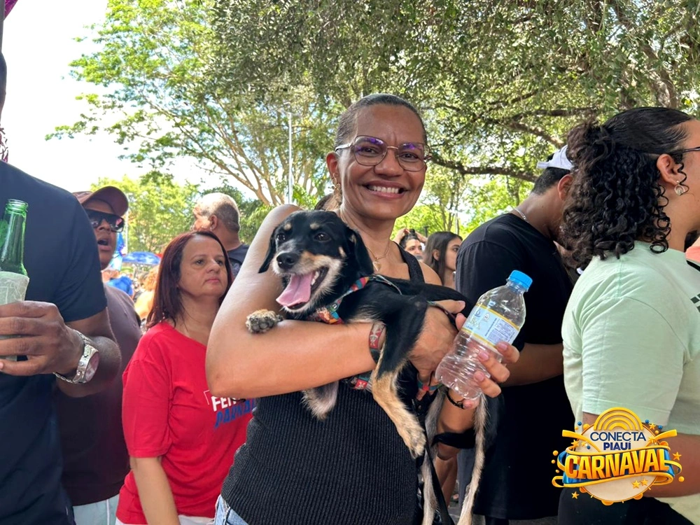 Segundo dia do 'Carnaval no Centro' ganha força e movimenta a economia em Teresina