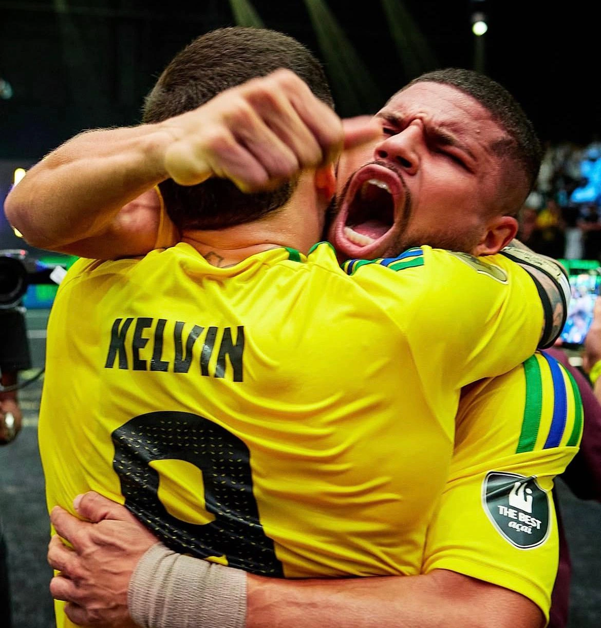 Seleção comemora vitória para seguir viva na Kings League