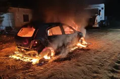 Suspeito de violência doméstica põe fogo no carro do casal e é preso em Curimatá