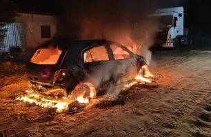 Suspeito de violência doméstica põe fogo no carro do casal e é preso em Curimatá (Foto: Divulgação/Polícia Militar/7º BPM)