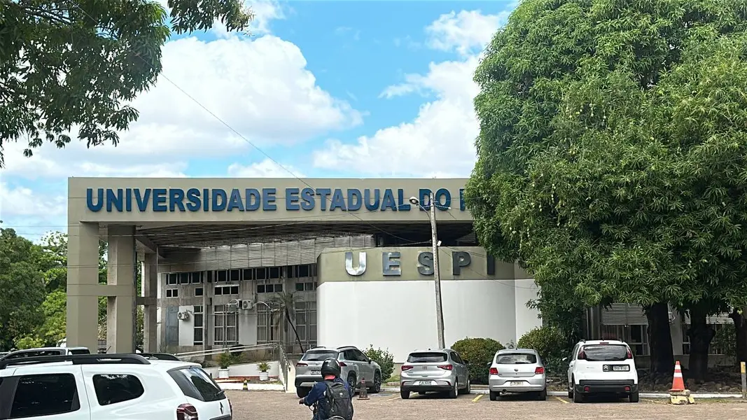 Uespi empossa novo reitor e vice-reitora para o quadriênio 2026–2030