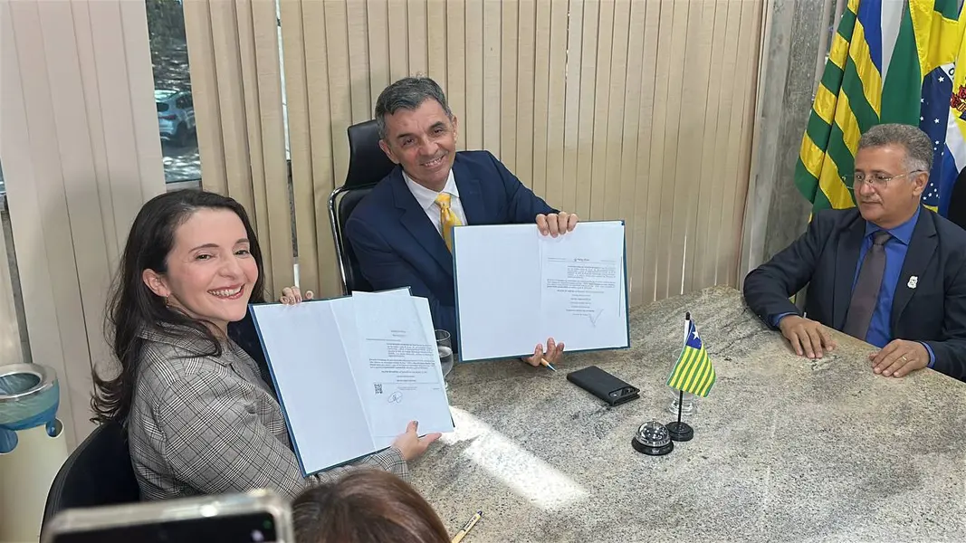 Uespi empossa novo reitor e vice-reitora para o quadriênio 2026–2030