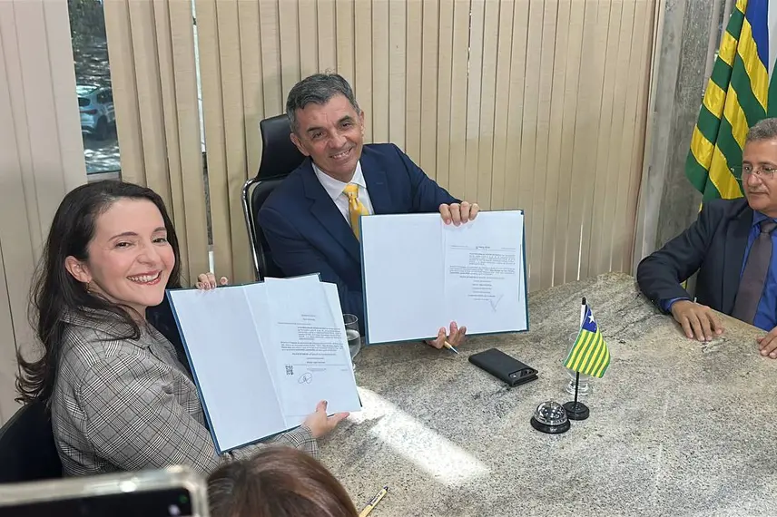 Uespi empossa novo reitor e vice-reitora para o quadriênio 2026–2030