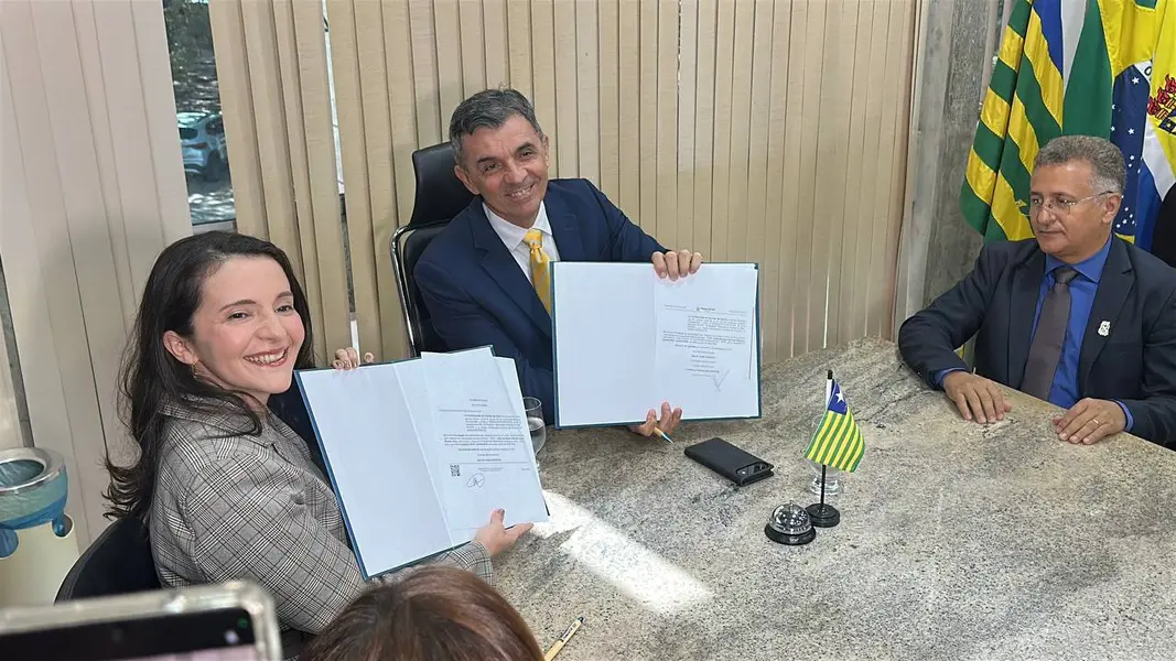 Uespi empossa novo reitor e vice-reitora para o quadriênio 2026–2030