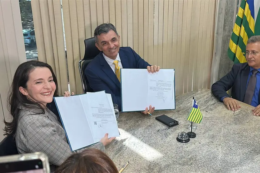 Uespi empossa novo reitor e vice-reitora para o quadriênio 2026–2030