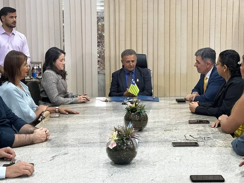 Uespi empossa novo reitor e vice-reitora para o quadriênio 2026–2030