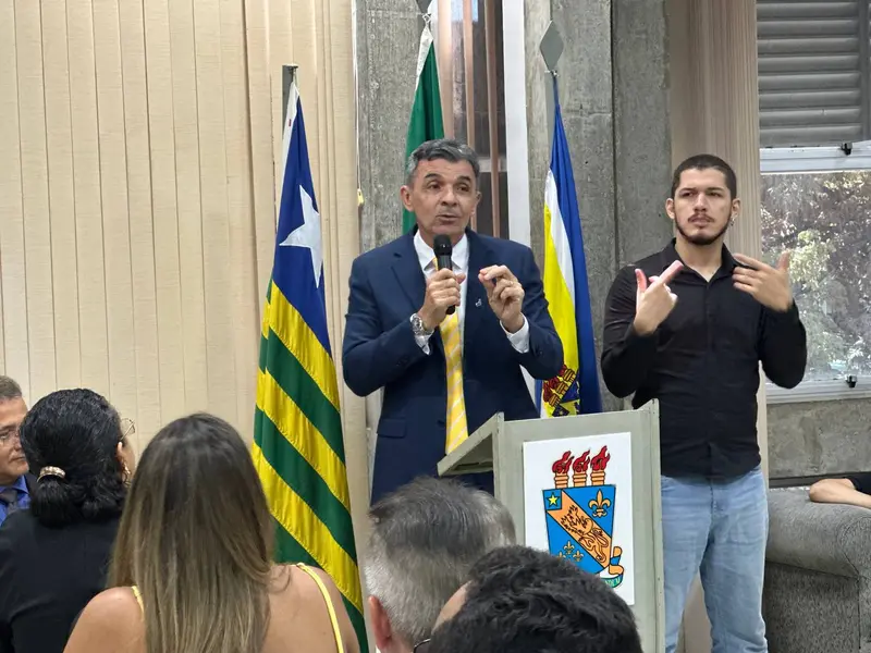 Uespi empossa novo reitor e vice-reitora para o quadriênio 2026–2030