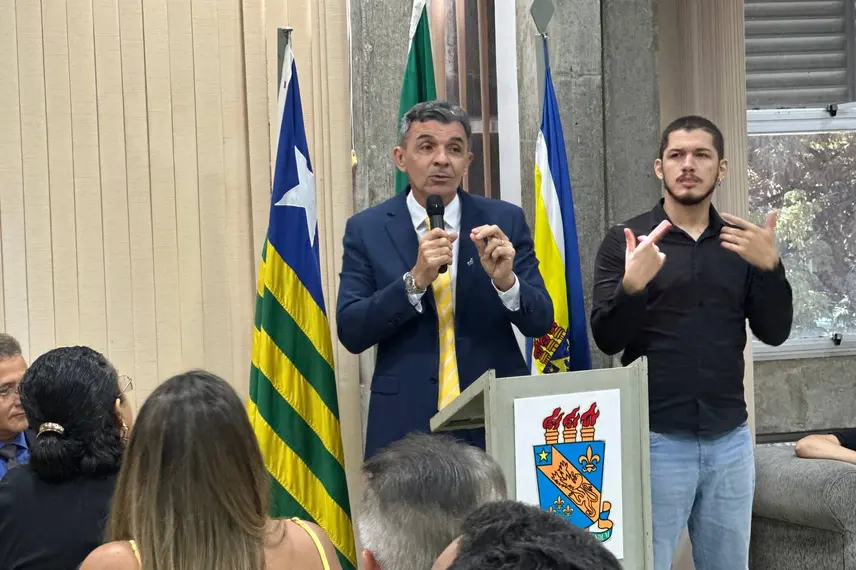 Uespi empossa novo reitor e vice-reitora para o quadriênio 2026–2030