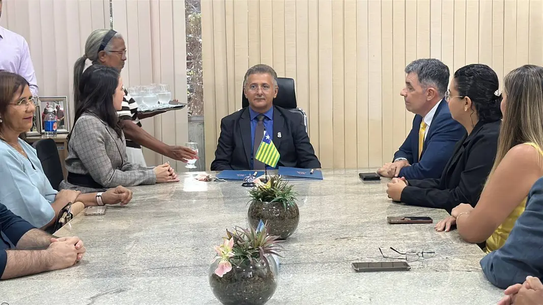 Uespi empossa novo reitor e vice-reitora para o quadriênio 2026–2030