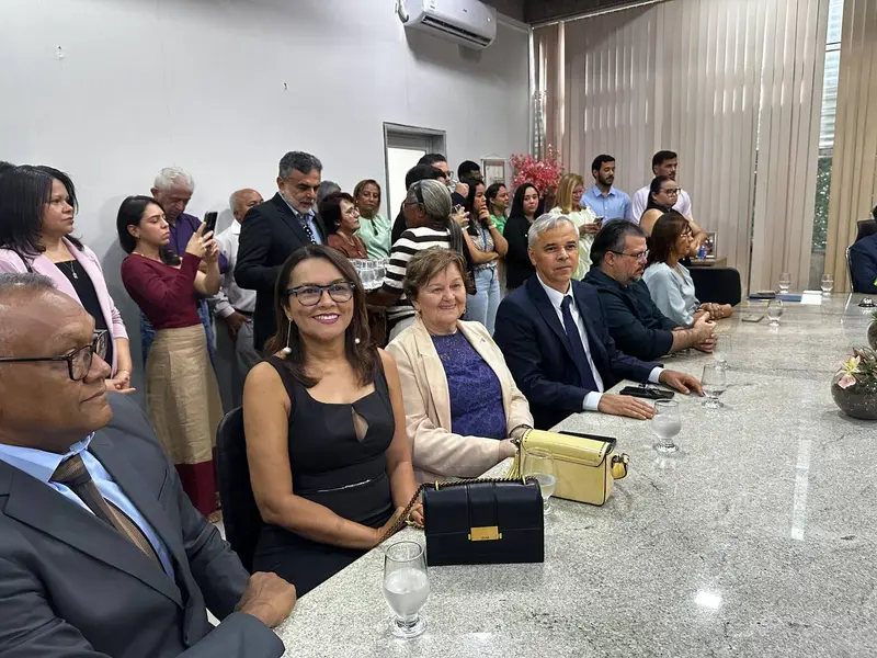 Uespi empossa novo reitor e vice-reitora para o quadriênio 2026–2030