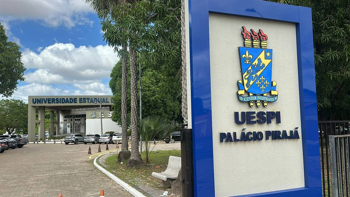 Uespi empossa novo reitor e vice-reitora para o quadriênio 2026–2030