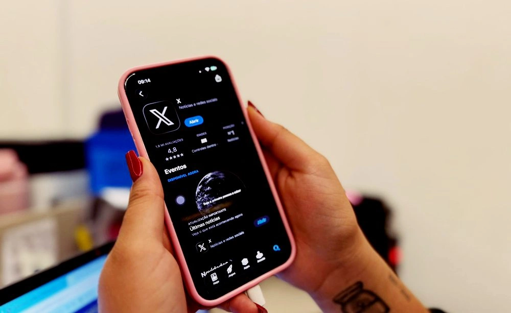 X, popularmente conhecido pelo seu nome anterior Twitter