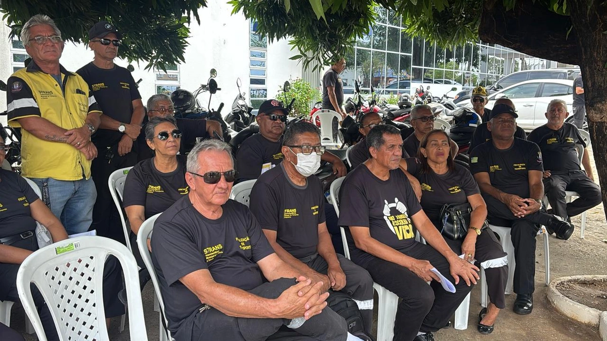 Agentes de transporte protestam contra retirada de adicional salarial em Teresina