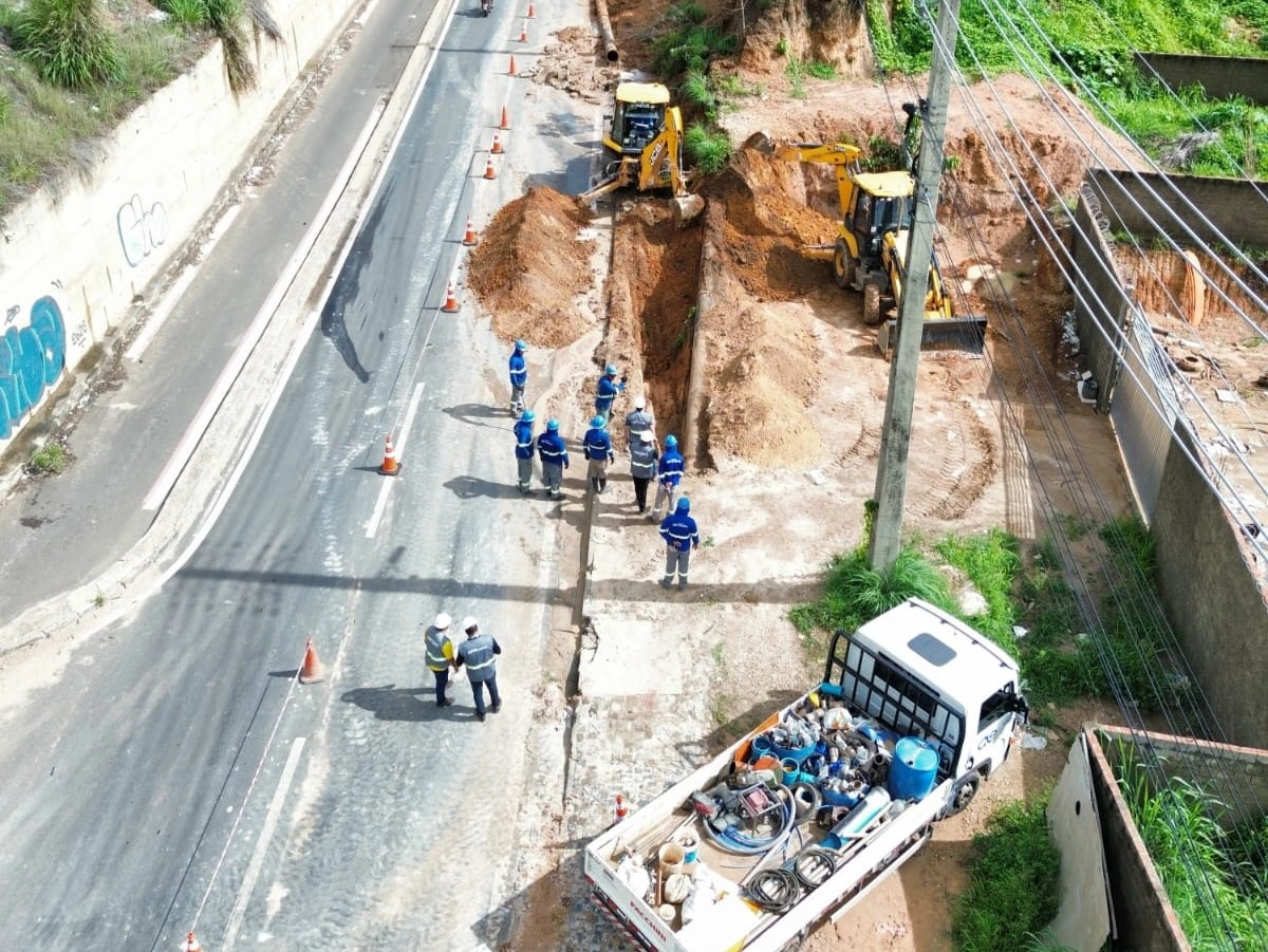 Águas de Teresina intensifica força-tarefa após rompimento de adutora na zona Sul