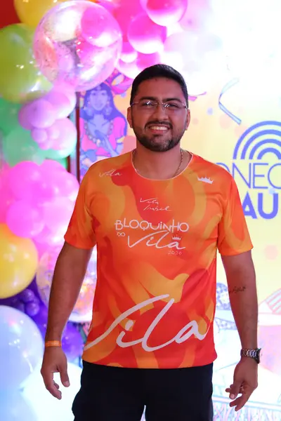 Álbum de fotos: Bloquinho do Vila agita Teresina com Xanddy Harmonia