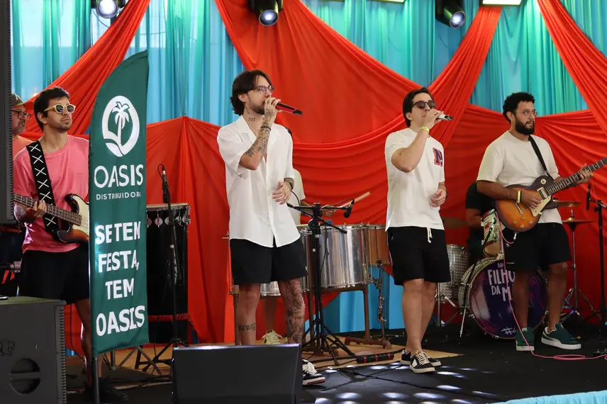 Álbum de fotos: Bloquinho do Vila agita Teresina com Xanddy Harmonia