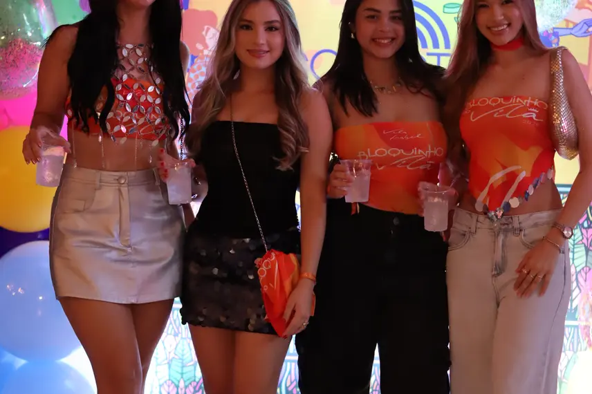 Álbum de fotos: Bloquinho do Vila agita Teresina com Xanddy Harmonia