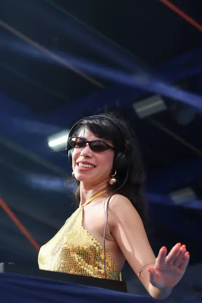 Álbum de fotos: Bloquinho do Vila agita Teresina com Xanddy Harmonia