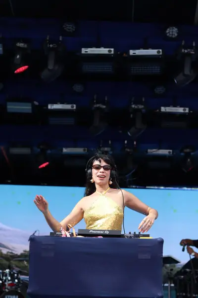 Álbum de fotos: Bloquinho do Vila agita Teresina com Xanddy Harmonia