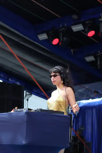 Álbum de fotos: Bloquinho do Vila agita Teresina com Xanddy Harmonia