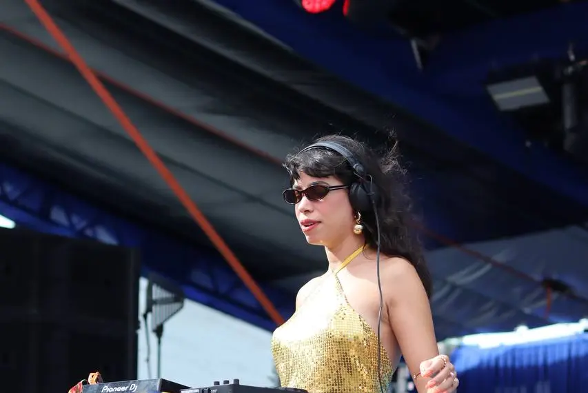 Álbum de fotos: Bloquinho do Vila agita Teresina com Xanddy Harmonia