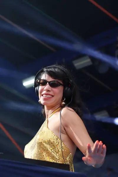 Álbum de fotos: Bloquinho do Vila agita Teresina com Xanddy Harmonia