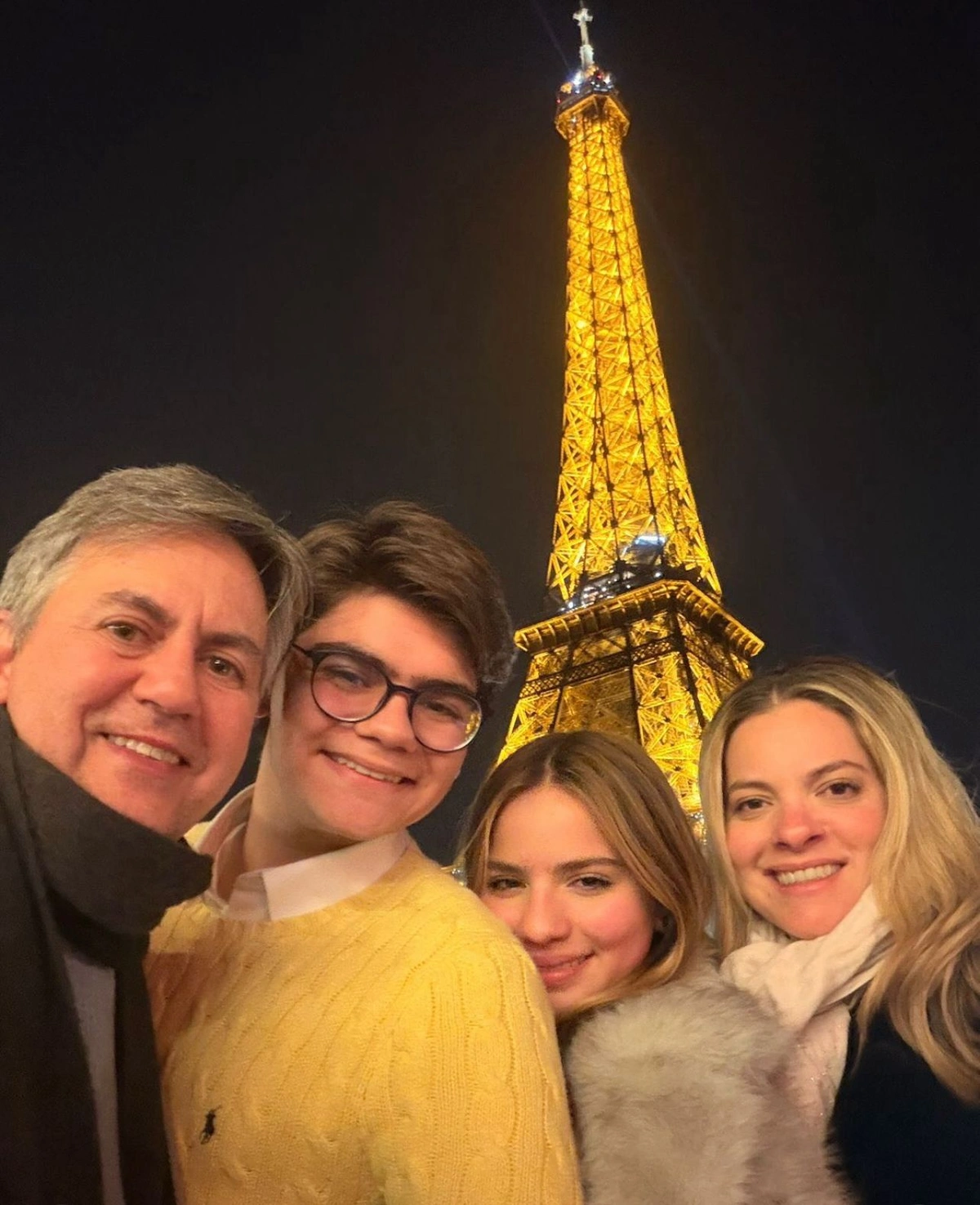 Ana Lygia Sampaio e Gustavo Santos estão com os filhos em viagem internacional