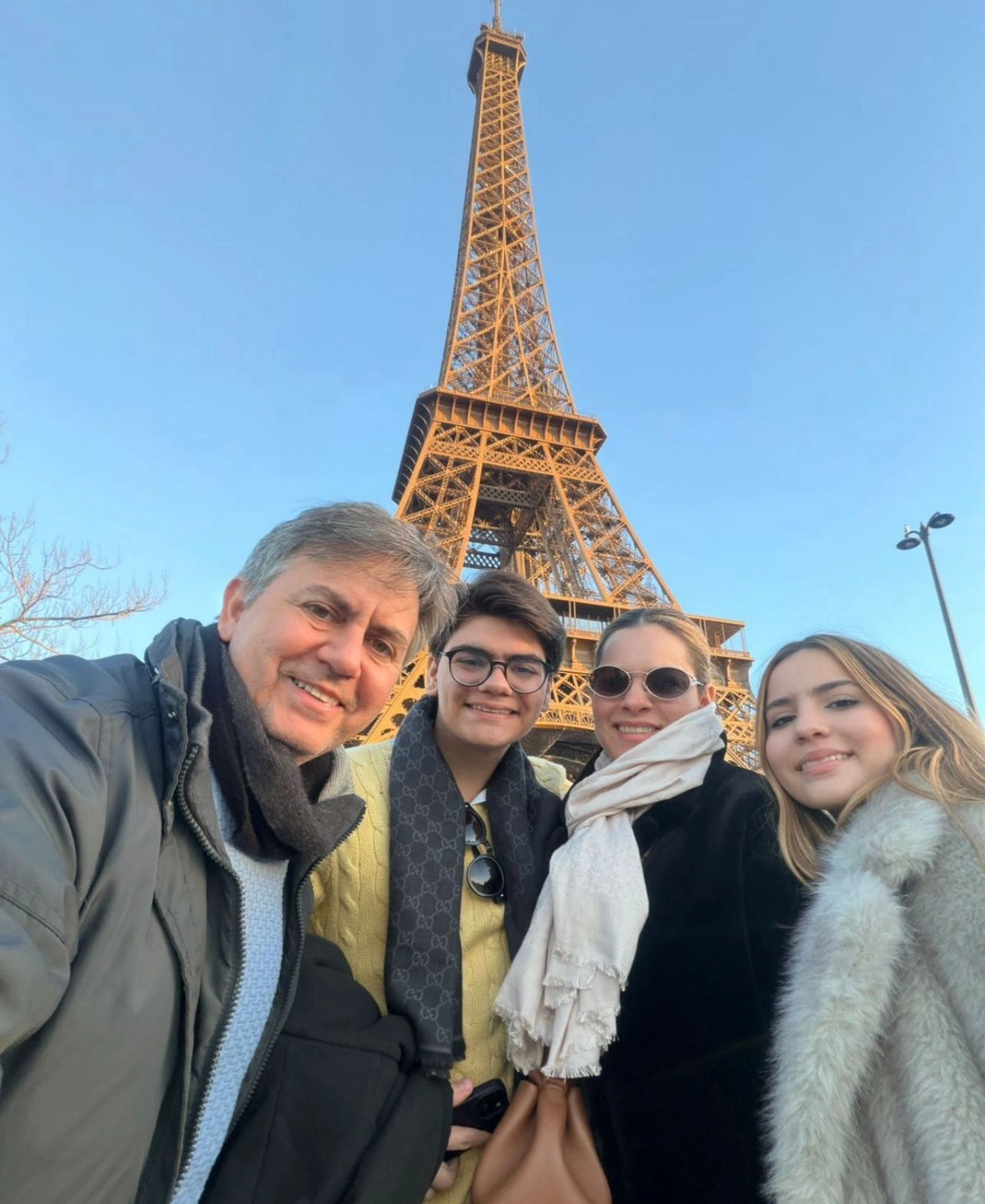 Ana Lygia Sampaio e Gustavo Santos estão com os filhos em viagem internacional