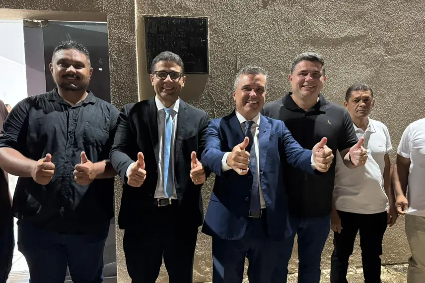 Aroazes homenageia deputados com título de cidadania em sessão solene