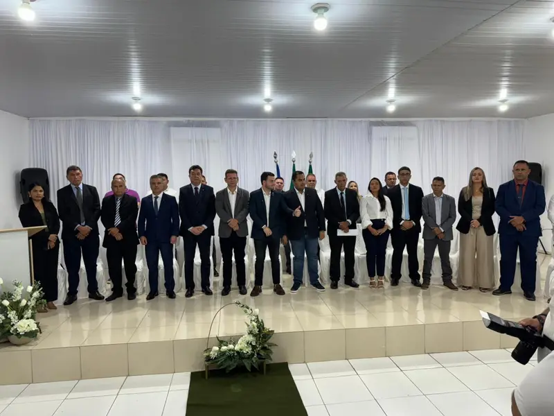 Aroazes homenageia deputados com título de cidadania em sessão solene