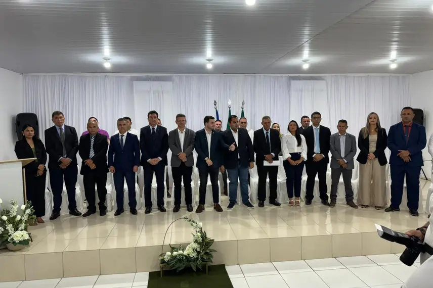 Aroazes homenageia deputados com título de cidadania em sessão solene