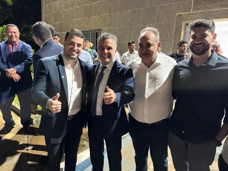 Aroazes homenageia deputados com título de cidadania em sessão solene