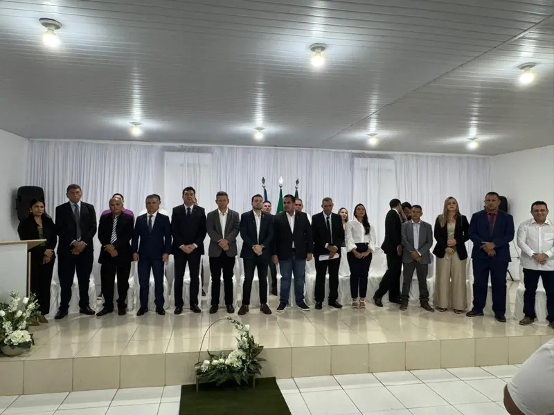 Aroazes homenageia deputados com título de cidadania em sessão solene