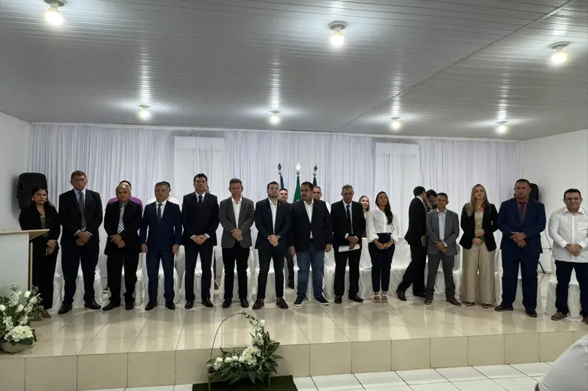 Aroazes homenageia deputados com título de cidadania em sessão solene