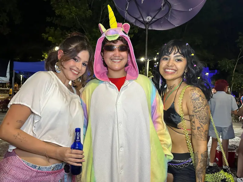 Bloco Stouradas anima a Praça Pedro II no domingo de Carnaval em Teresina