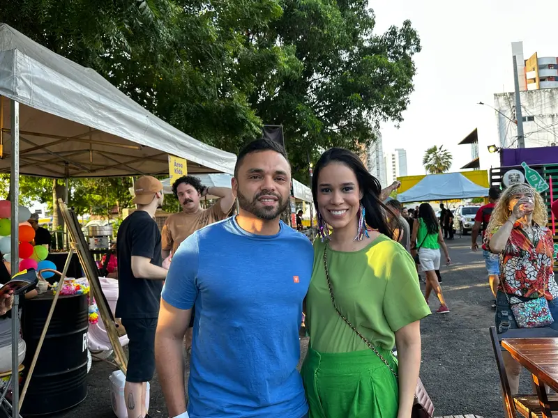 Bloco Stouradas anima a Praça Pedro II no domingo de Carnaval em Teresina