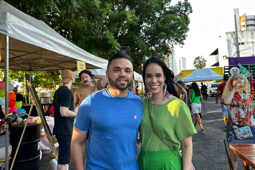 Bloco Stouradas anima a Praça Pedro II no domingo de Carnaval em Teresina