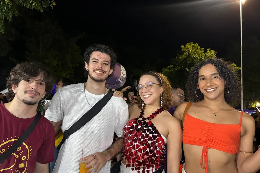 Bloco Stouradas anima a Praça Pedro II no domingo de Carnaval em Teresina