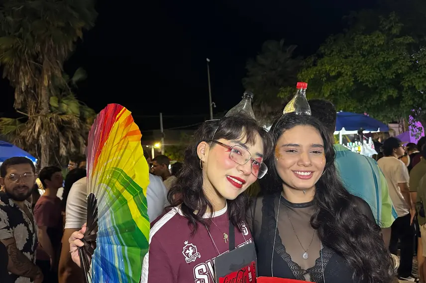 Bloco Stouradas anima a Praça Pedro II no domingo de Carnaval em Teresina